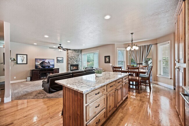 Building Photo - 9176 N Pebble Creek Loop
