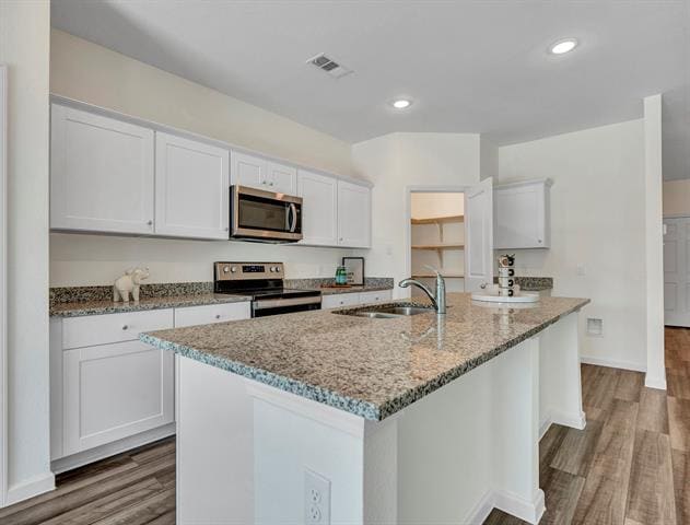 Building Photo - 1605 Whitworth Dr