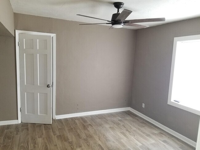 Building Photo - 543 Oliver St NW