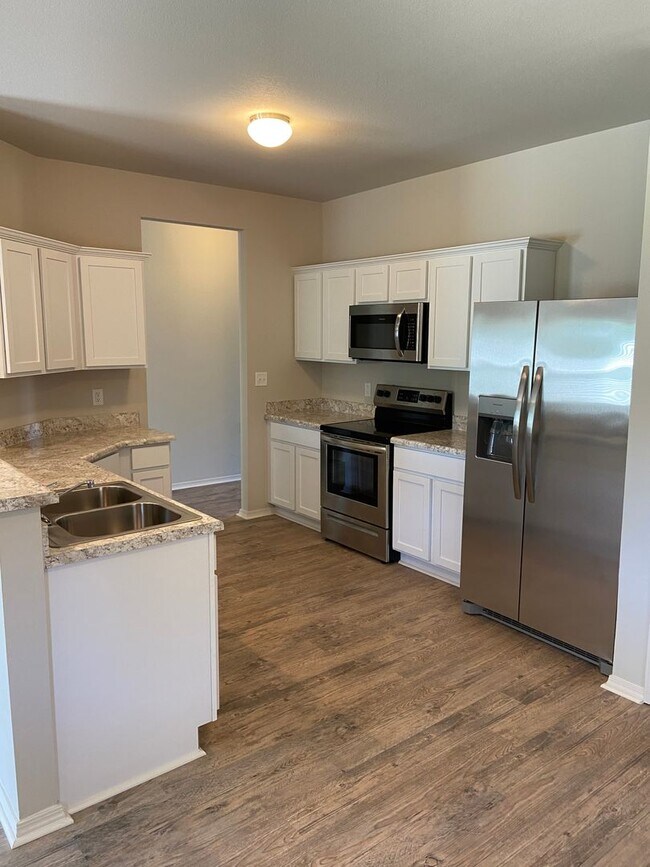 Foto del edificio - *Pre-leasing* Three Bedroom | Two Bathroom Home in Fairview Haven