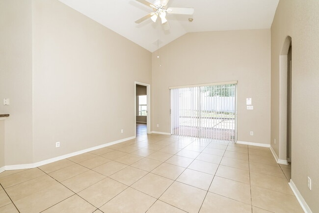 Building Photo - 202 Tower View Dr W