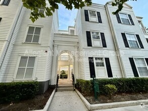 Building Photo - 453 Water St