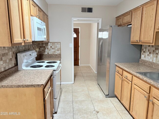 Building Photo - 12247 N Cherry Hills Dr W