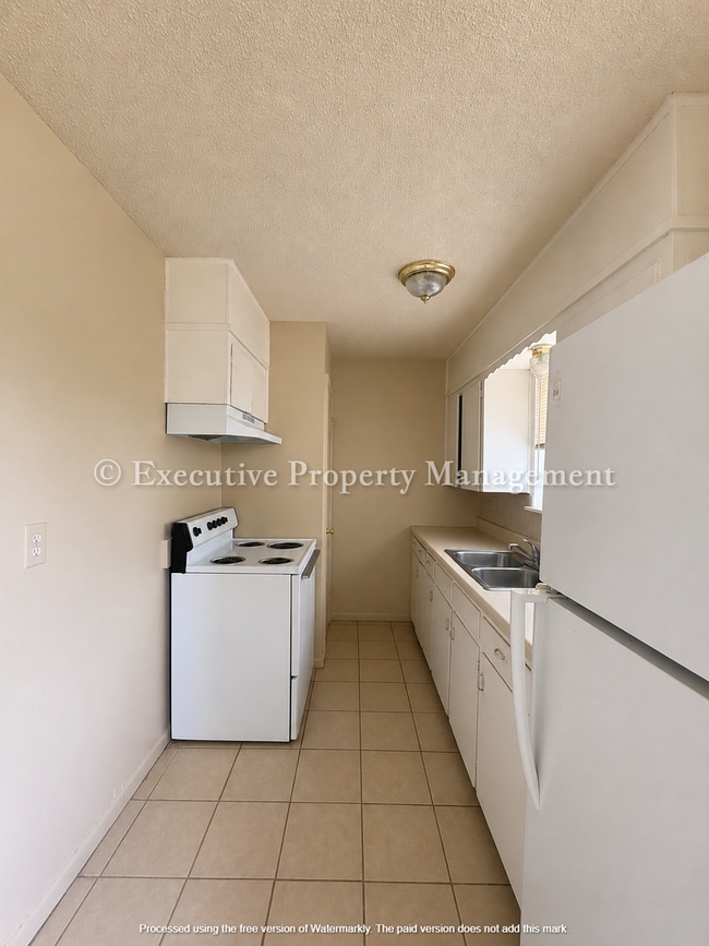 Building Photo - 410 Sunset Ln