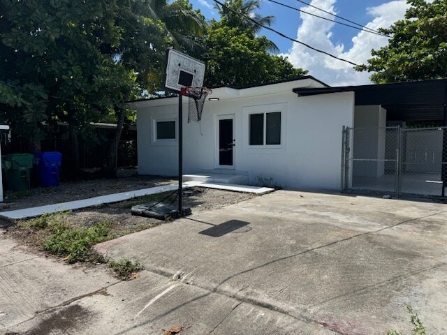 Building Photo - 3440 NW 9th Ct