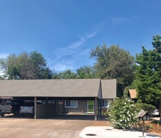 Building Photo - 1718 Surrey Ln