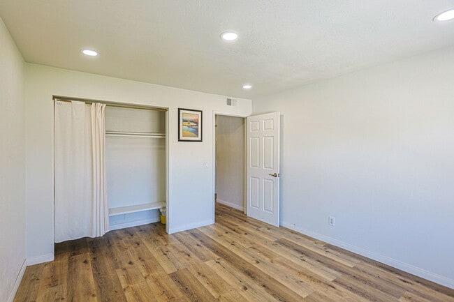 Foto del edificio - 3440 W Park Balboa Ave