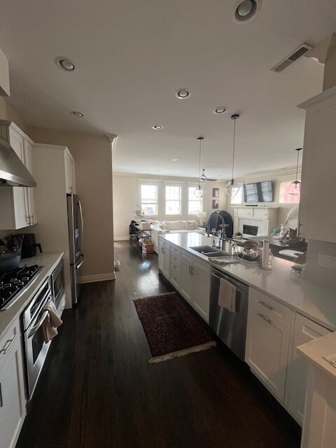 Building Photo - 35 S Racine Ave