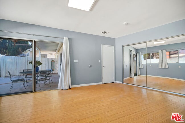 Building Photo - 15157 Valleyheart Dr