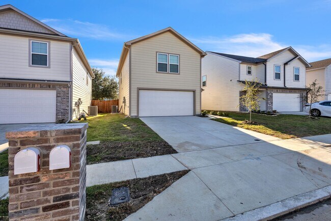Building Photo - 7348 Tin Star Dr