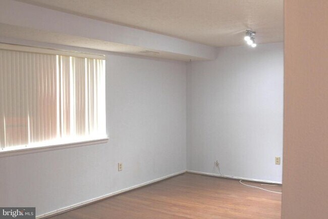 Building Photo - 12405 Hickory Tree Way