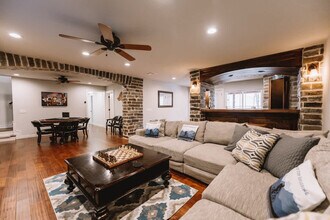 Building Photo - 1906 Almand Dr