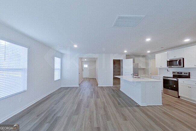 Building Photo - 113 Overstreet Way