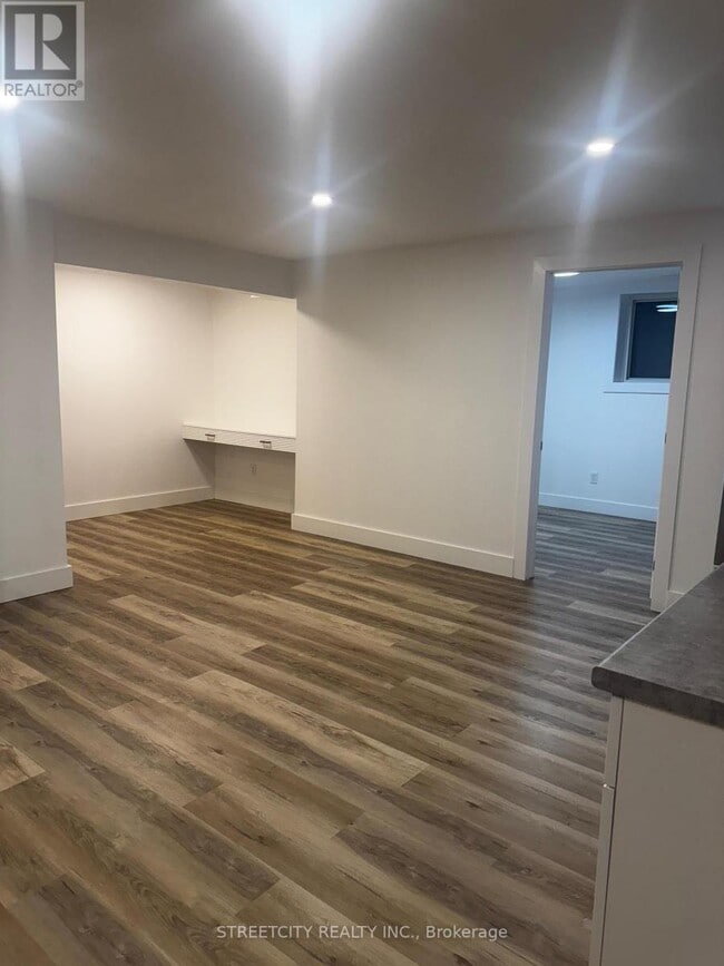 Building Photo - 2618 Buroak Dr