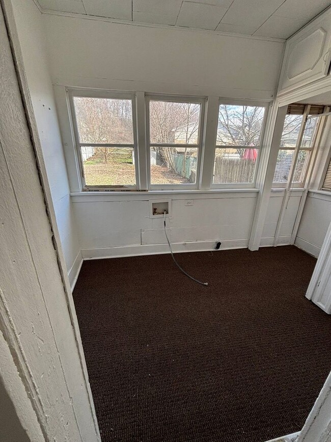 Building Photo - 2 Bedroom 1 Bath House