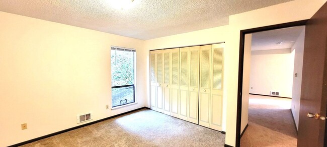 Foto del edificio - Lynnwood Charming 1 BD / 1 BA Condo