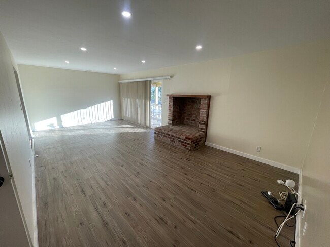 Foto del edificio - 740 Tanner Dr