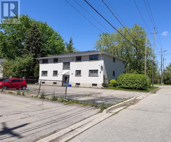 Building Photo - 36 Graham Ave