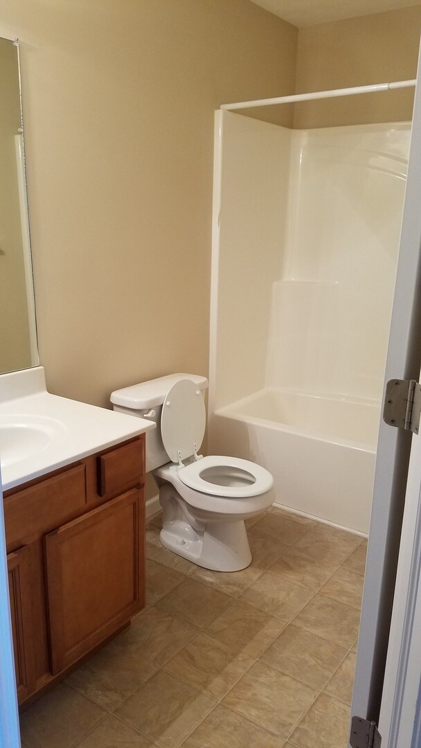 Building Photo - 3 bedroom, 2.5 bath townhome