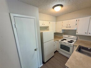 Building Photo - 8907 Parkfield Dr