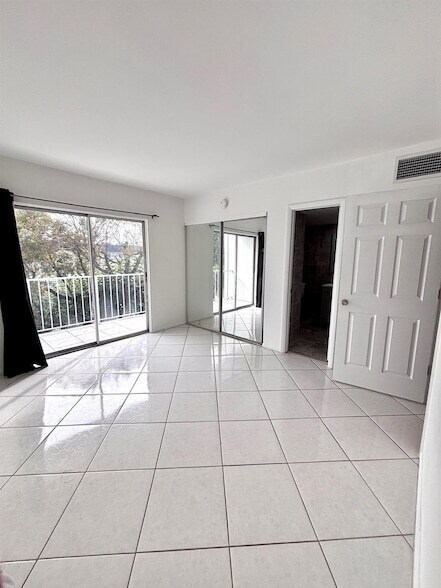 Foto del edificio - 1407 NE 56th St