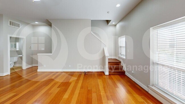 Foto del edificio - 1604 Tribeca Way