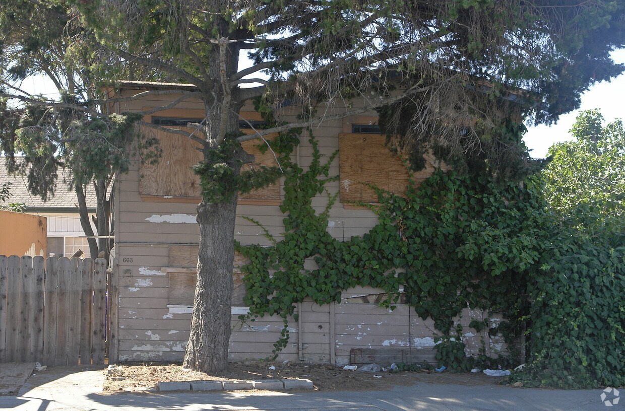 Building Photo - 663 1st Ave