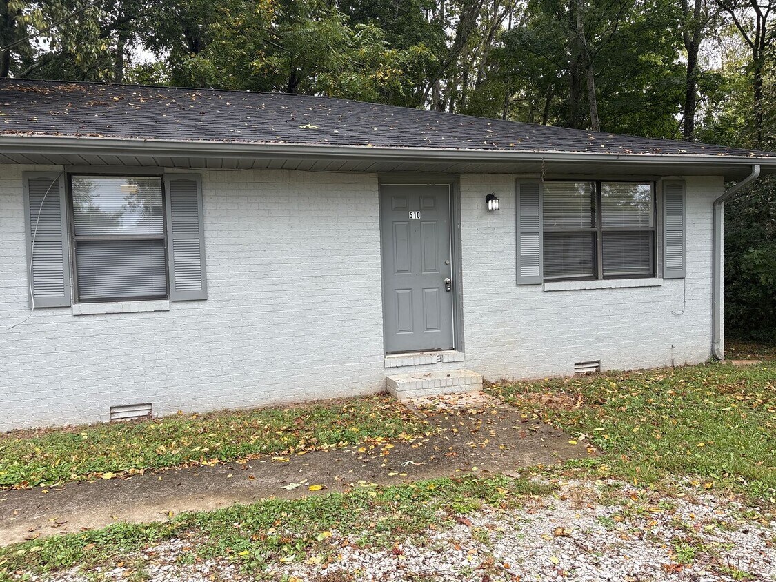 Foto principal - Renovated 2 Bedroom Duplex in Manchester!