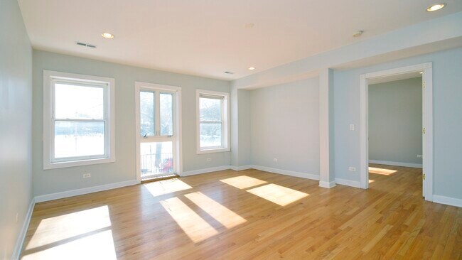 Foto del edificio - 2648 W Glenlake Ave