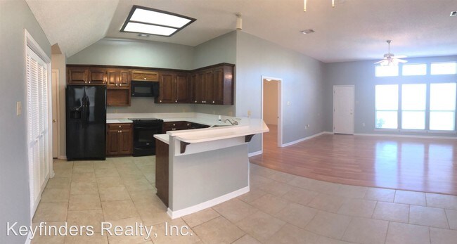 Foto del edificio - 3 br, 2 bath House - 13453 S. Fairview Ave.