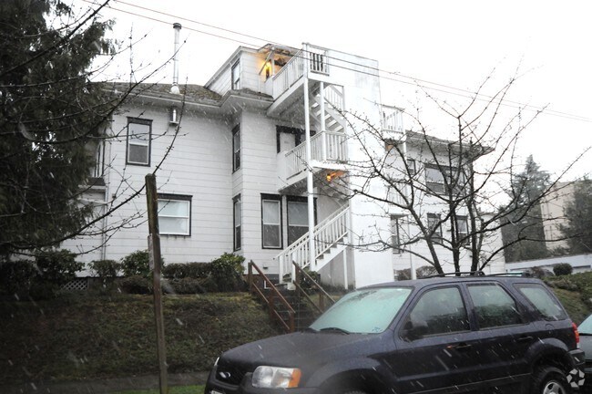 Building Photo - 1821 17th Ave E