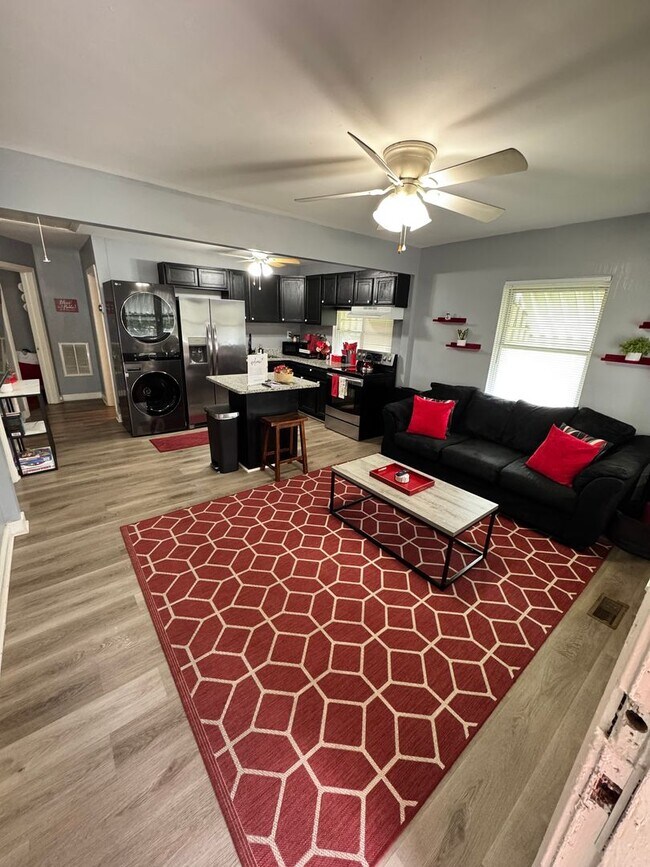 Foto del edificio - 3 Bed 3 Bath House near VCU and Byrd Park!
