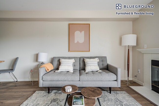 Building Photo - 526 Yale Ave N