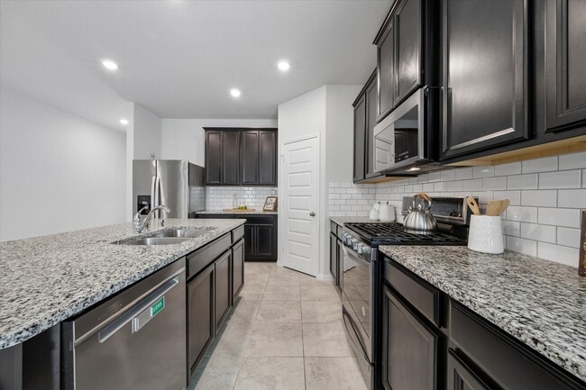 Building Photo - 6083 Pearland Pl