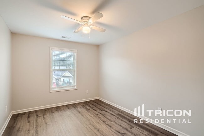 Foto del edificio - 1057 Sutherland Dr
