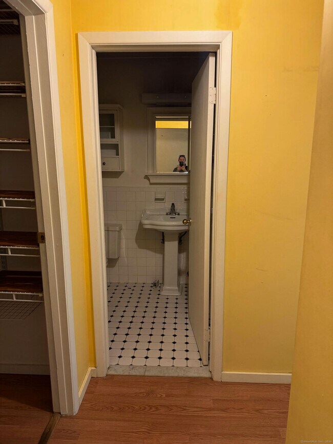 25 Donna Dr Unit C5, New Haven, CT 06513 Condo for Rent in New Haven