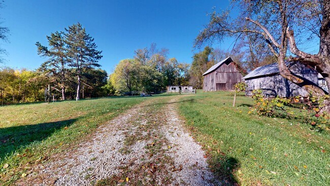 Foto del edificio - Lexington farm house!