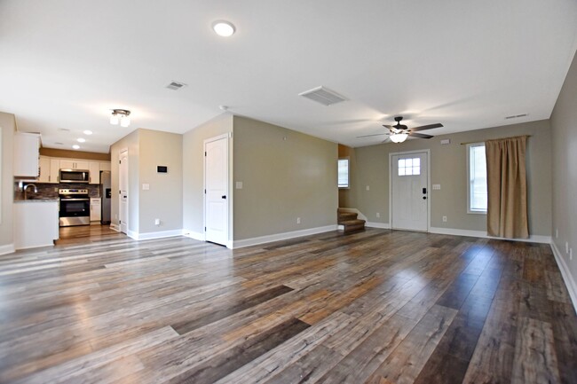 Building Photo - Pet Friendly Four Bedroom!
