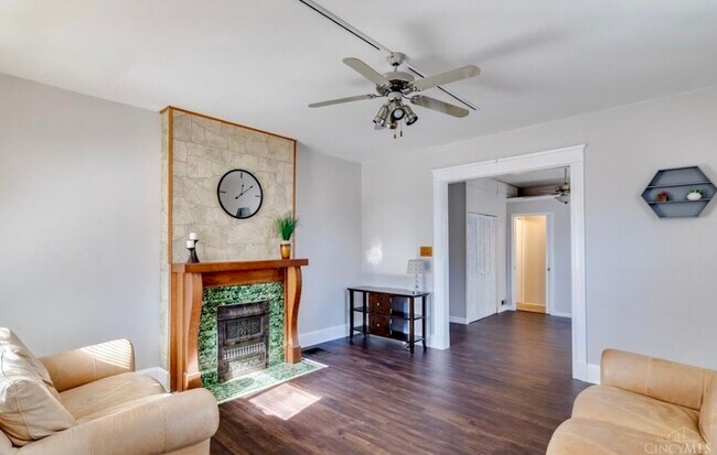 Family Room - 648 Probasco St