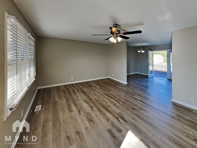 Foto del edificio - 2436 Judith Ave