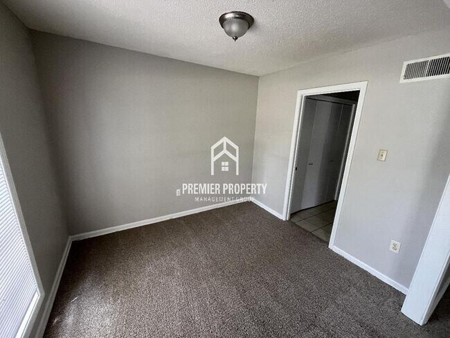 Foto del edificio - 3236 Maple Hill Dr