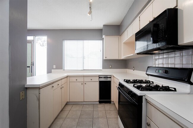 Foto del edificio - 6311 Riverview Way