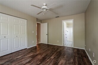 Building Photo - 2215 NW 19th Ave