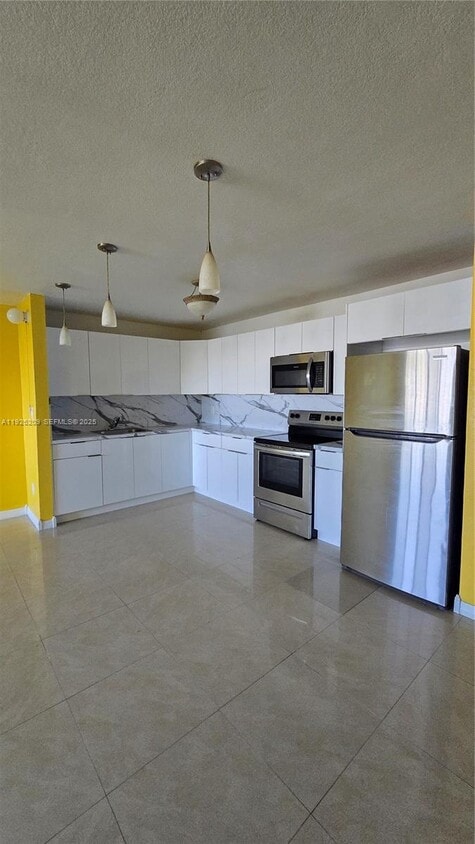 Primary Photo - 14830 Naranja Lakes Blvd