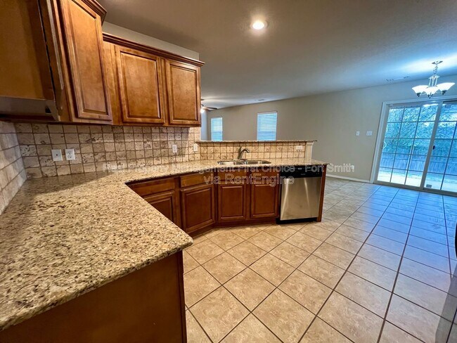 Building Photo - 605 Torrington Wy.