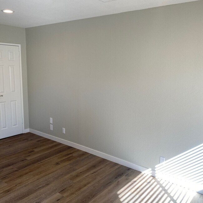 Foto del edificio - 21375 Bear Valley Rd