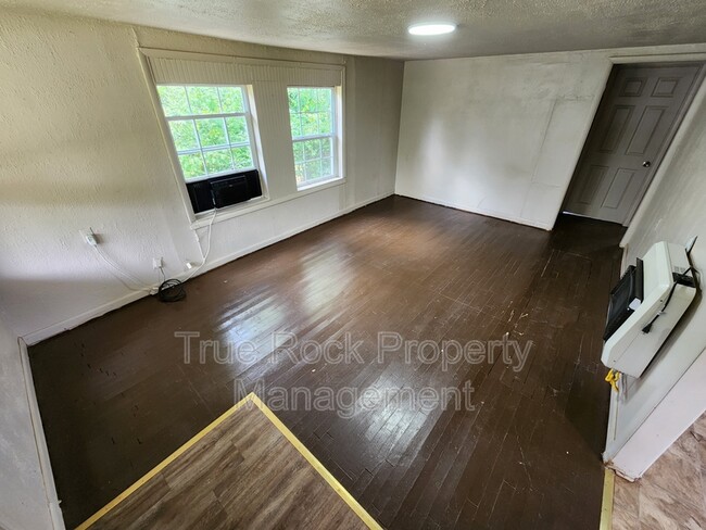 Building Photo - 102 W 7th