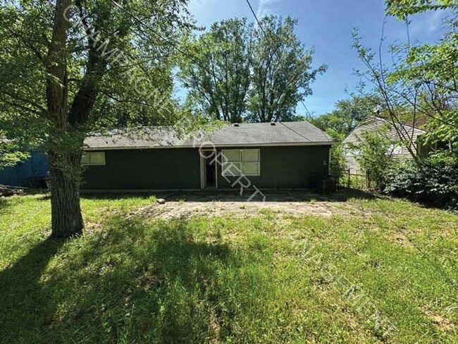Building Photo - Single Family Home in Ruskin - All Voucher...