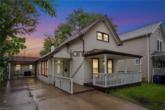 Building Photo - 6020 Wakefield Ave