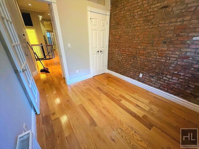 Foto del edificio - E 5TH ST.